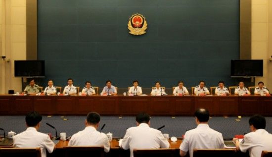 孟建柱郭聲琨與新任交流任職的公安廳局長(zhǎng)集體談話時(shí)強(qiáng)調(diào)