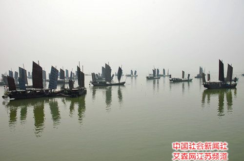 3 太湖漁舟揚(yáng)帆啟航.jpg