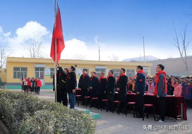 “情暖山區(qū)，愛傳千里”盛拓建材為山區(qū)孩子送溫暖捐贈儀式