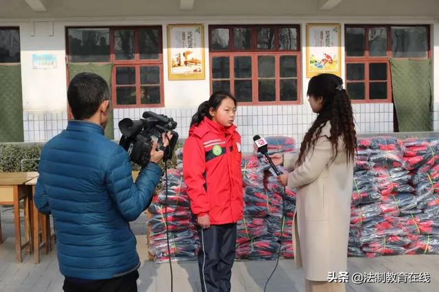 “情暖山區(qū)，愛傳千里”盛拓建材為山區(qū)孩子送溫暖捐贈儀式