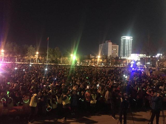 保定市環(huán)保志愿者協(xié)會舉辦“地球一小時”活動，四千余市民參與