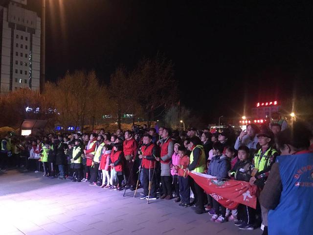 保定市環(huán)保志愿者協(xié)會舉辦“地球一小時”活動，四千余市民參與