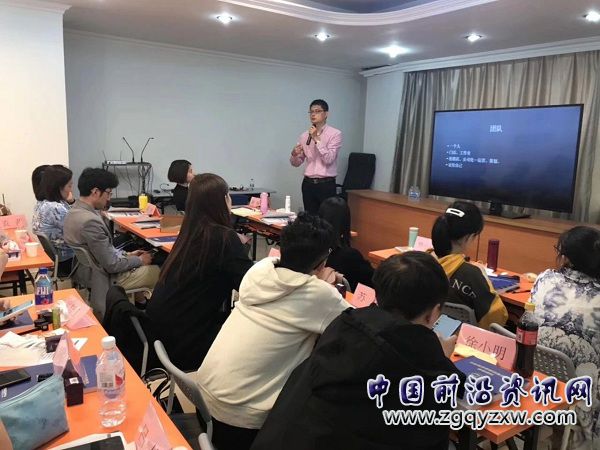 陳佳成回到課堂上分享從業(yè)經(jīng)驗(yàn).jpg