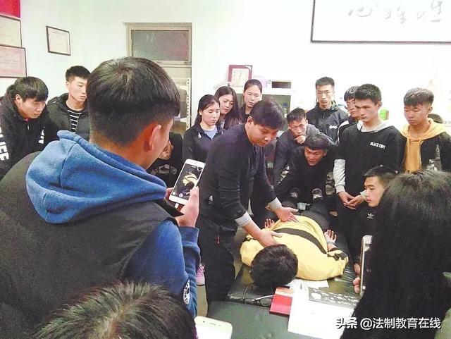 家庭生活|張少卿：三尺講臺上的默默奉獻