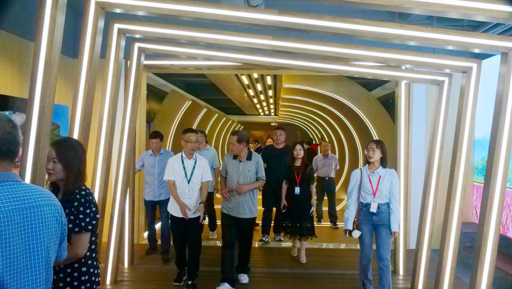 “品讀孝鄉(xiāng) 放歌和也”藝術(shù)之旅·第12屆中國(guó)作家新創(chuàng)作論壇在安吉舉行