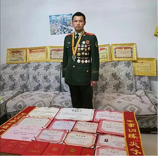 奉獻軍營終不悔  轉業回鄉立新功——記退役軍人陳召斌
