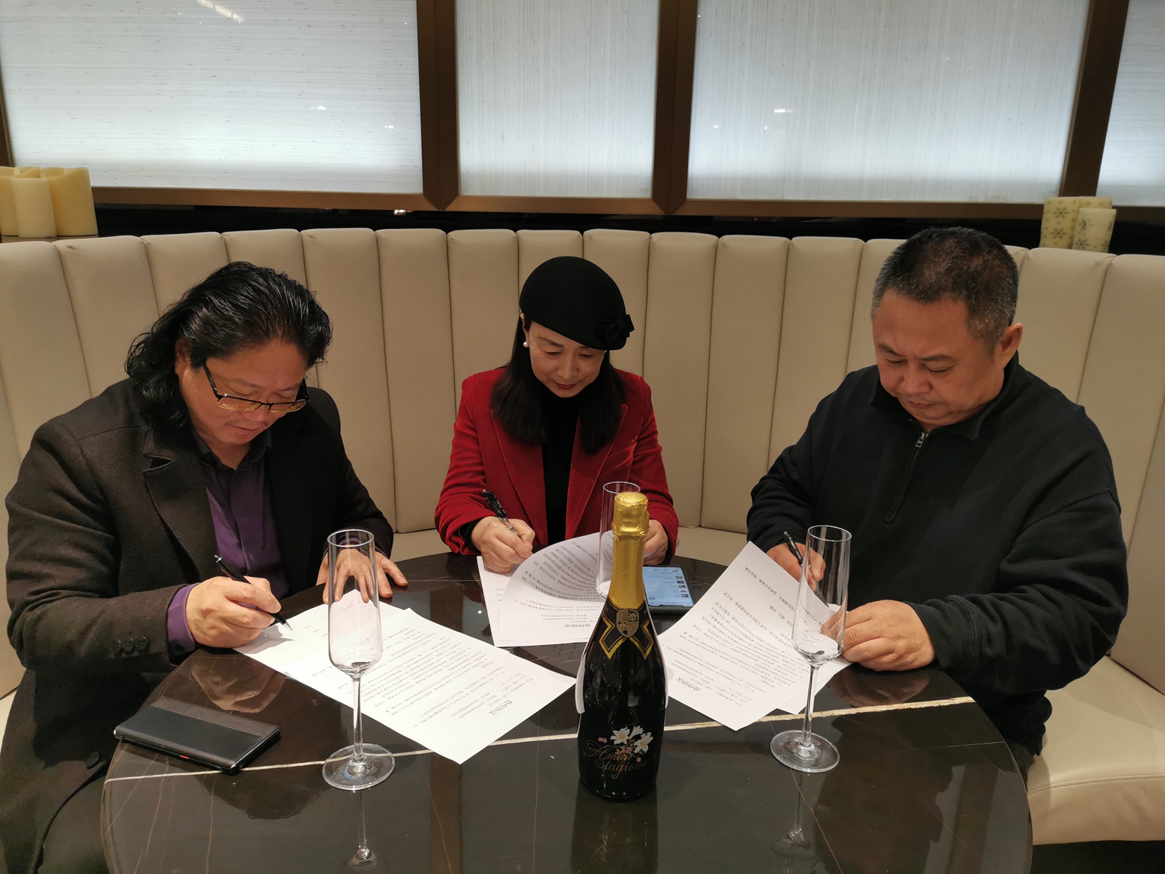好萊塢中國(guó)打造“世界百強(qiáng)名人藝術(shù)家影像拍攝工程＂今天正式簽約