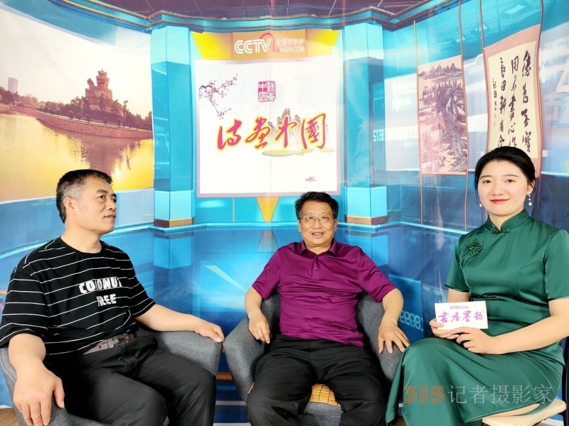 但愿人間多雅韻 不辭艱巨奏心弦——詩書融媒體人笑琰、李月夫婦印象